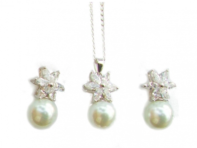925  CZ AND PEARL SET..